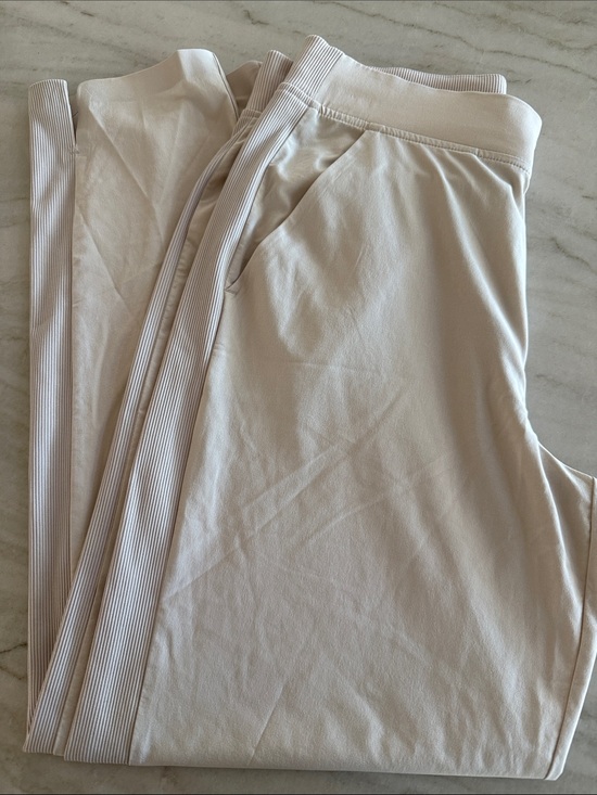Athleta Pants - Athleta Women’s Joggers in Light Beige size 6